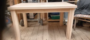 Stoly z masivu